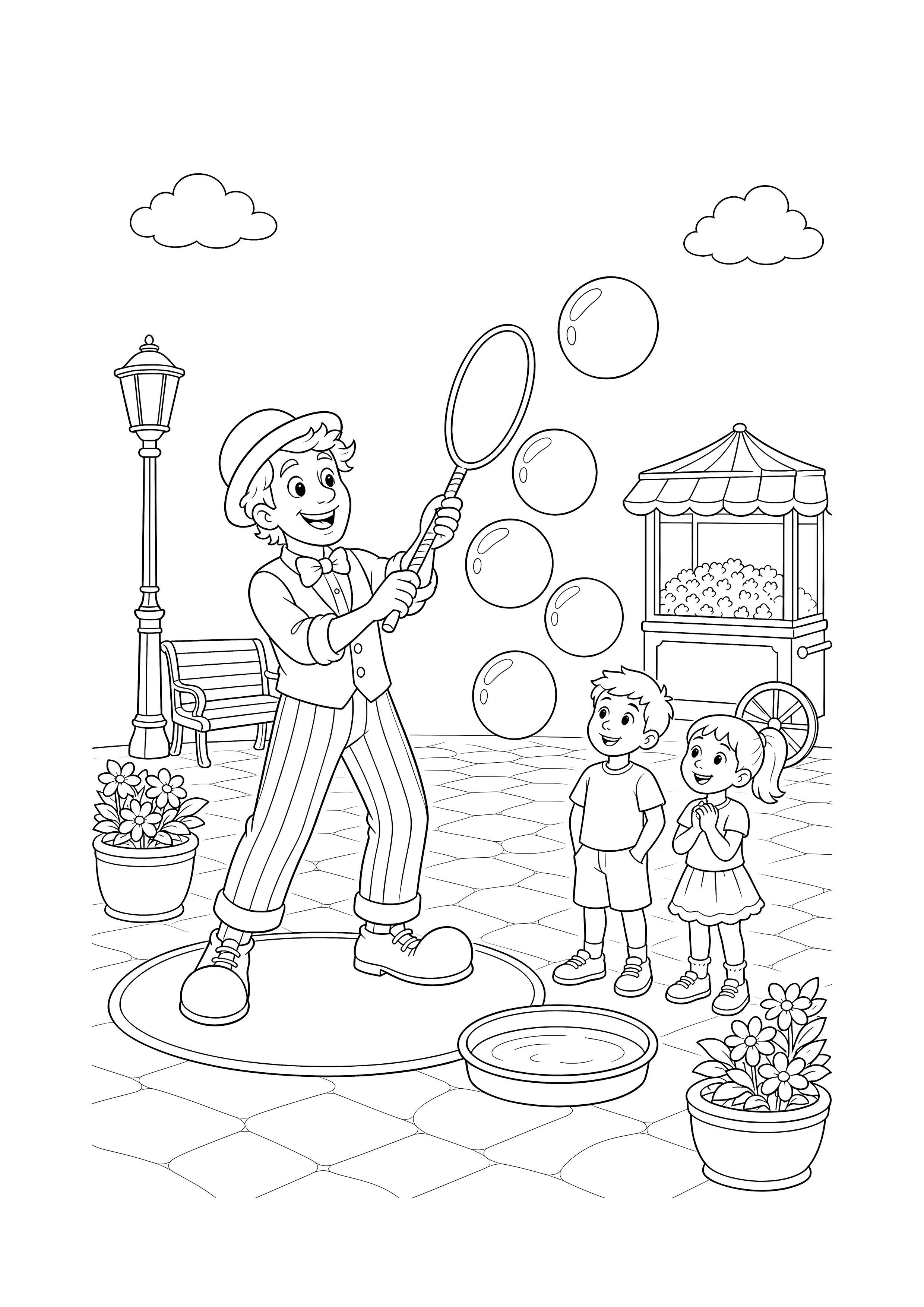 Seifenblasenkünstler auf der Kirmes — Ein Künstler formt riesige Seifenblasen für zwei Kinder zwischen Wimpeln, Laterne, Popcornwagen und Blumenkübeln.