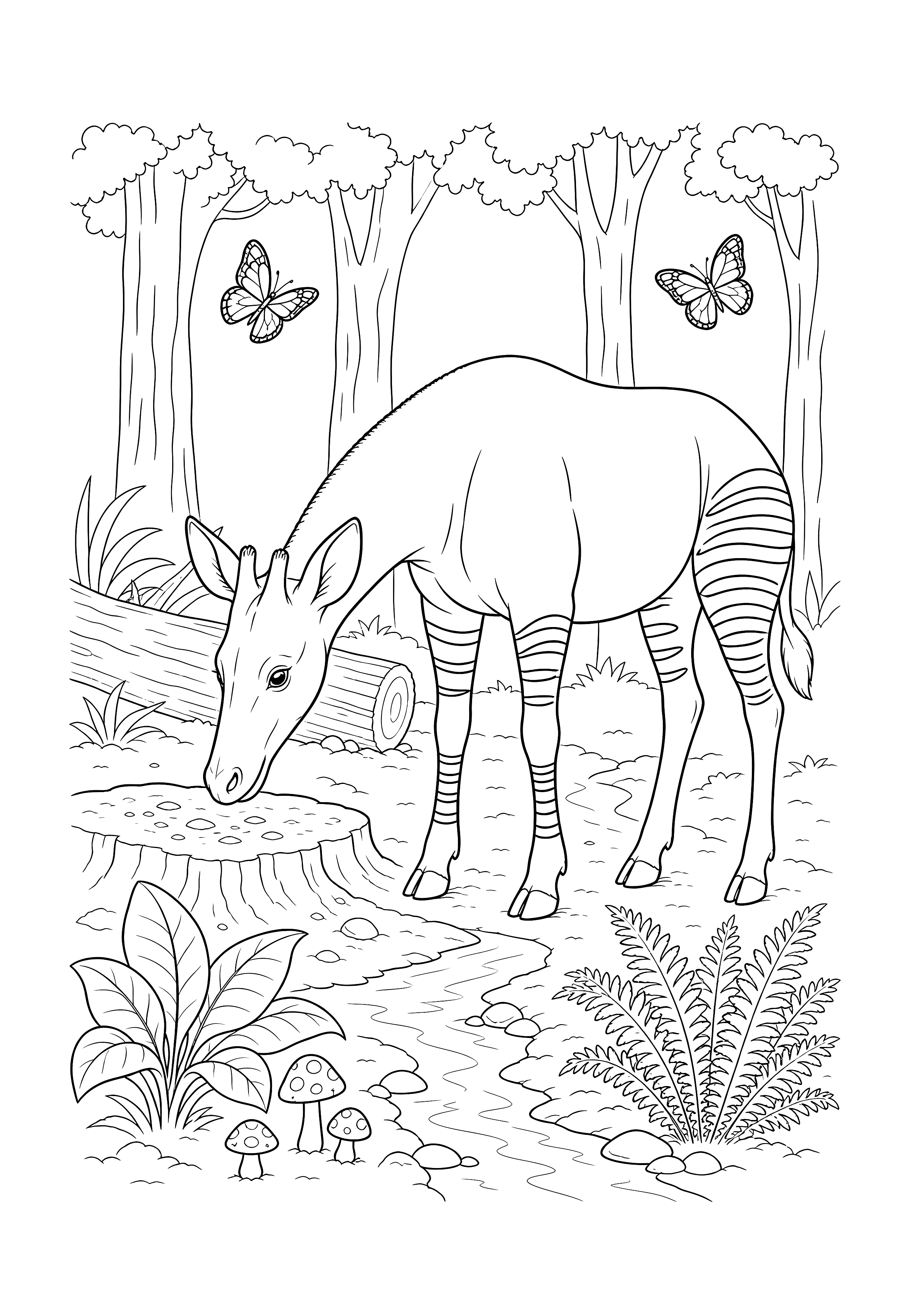 Okapi an der Waldlichtung — Ein Okapi leckt an einem mineralreichen Baumstumpf neben Bach, Farnen, Pilzen und Schmetterlingen.