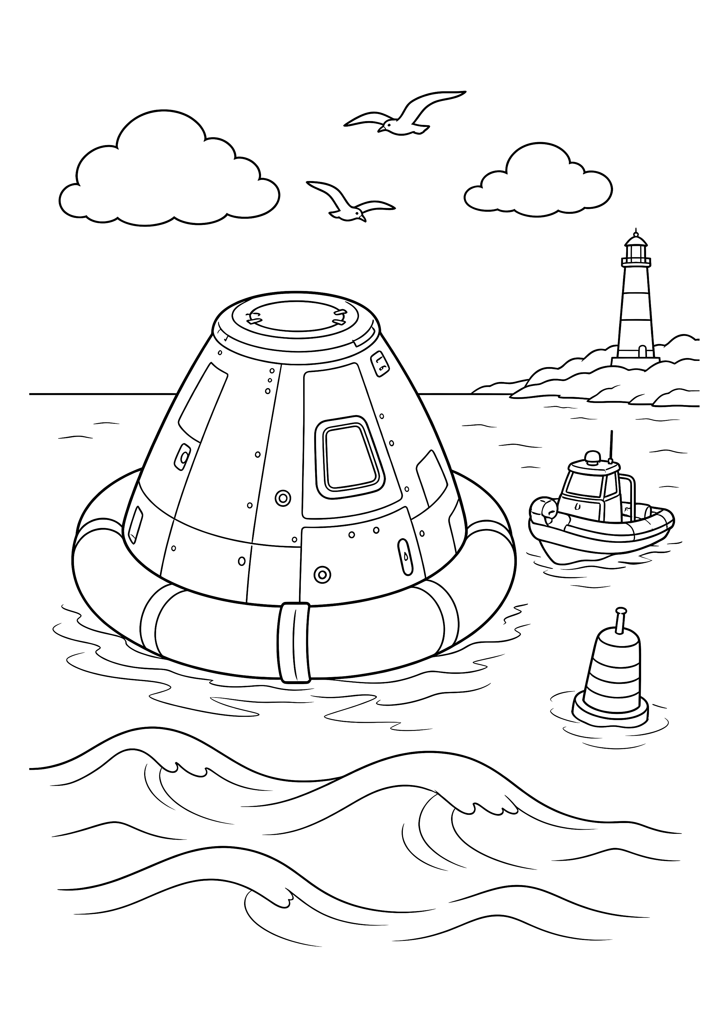 Raumkapsel landet im Meer — Eine Raumkapsel schwimmt nach der Landung zwischen Rettungsboot, Boje, Wellen und Leuchtturm.